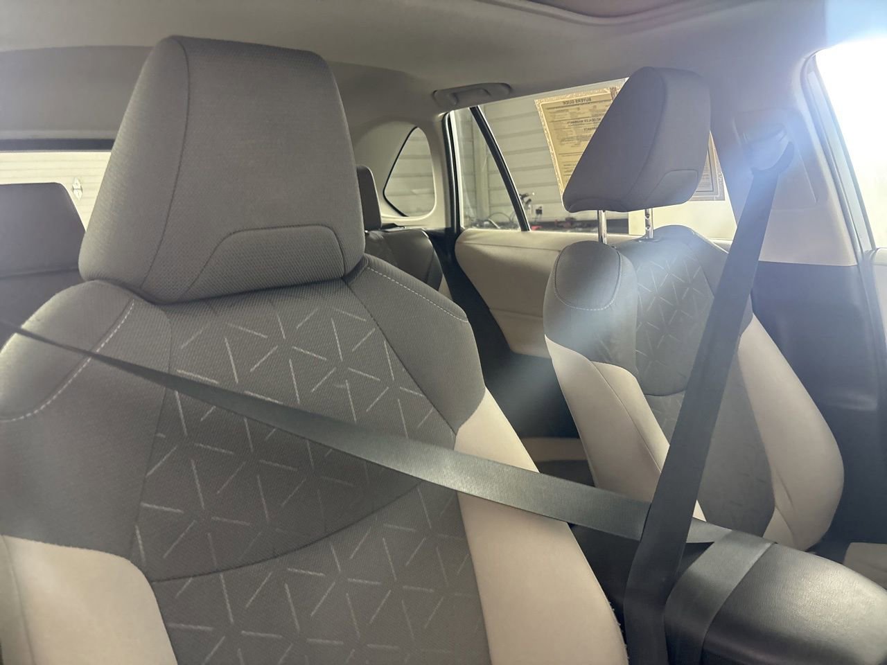 Used 2021 Toyota RAV4 XLE w/ Convenience Package image 30