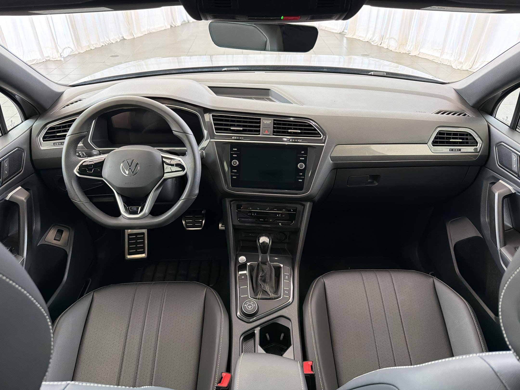 Certified 2024 Volkswagen Tiguan SE R-Line AWD/4WD image 17