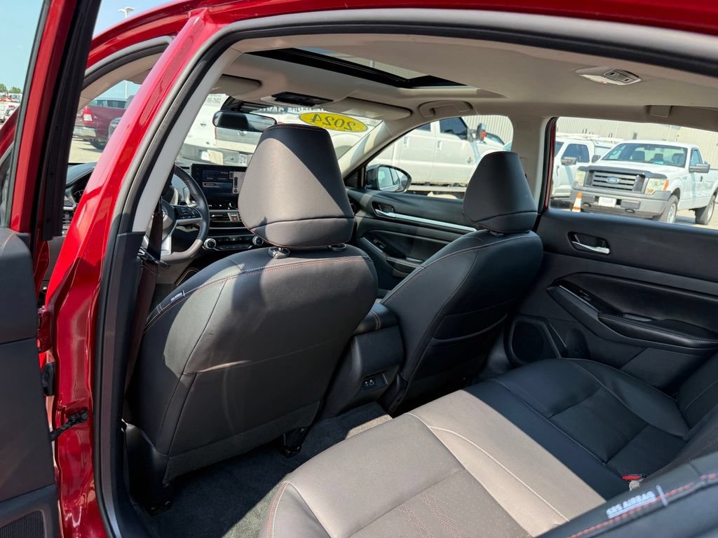 Used 2024 Nissan Altima 2.5 SR w/ SR Premium Package FWD image 11