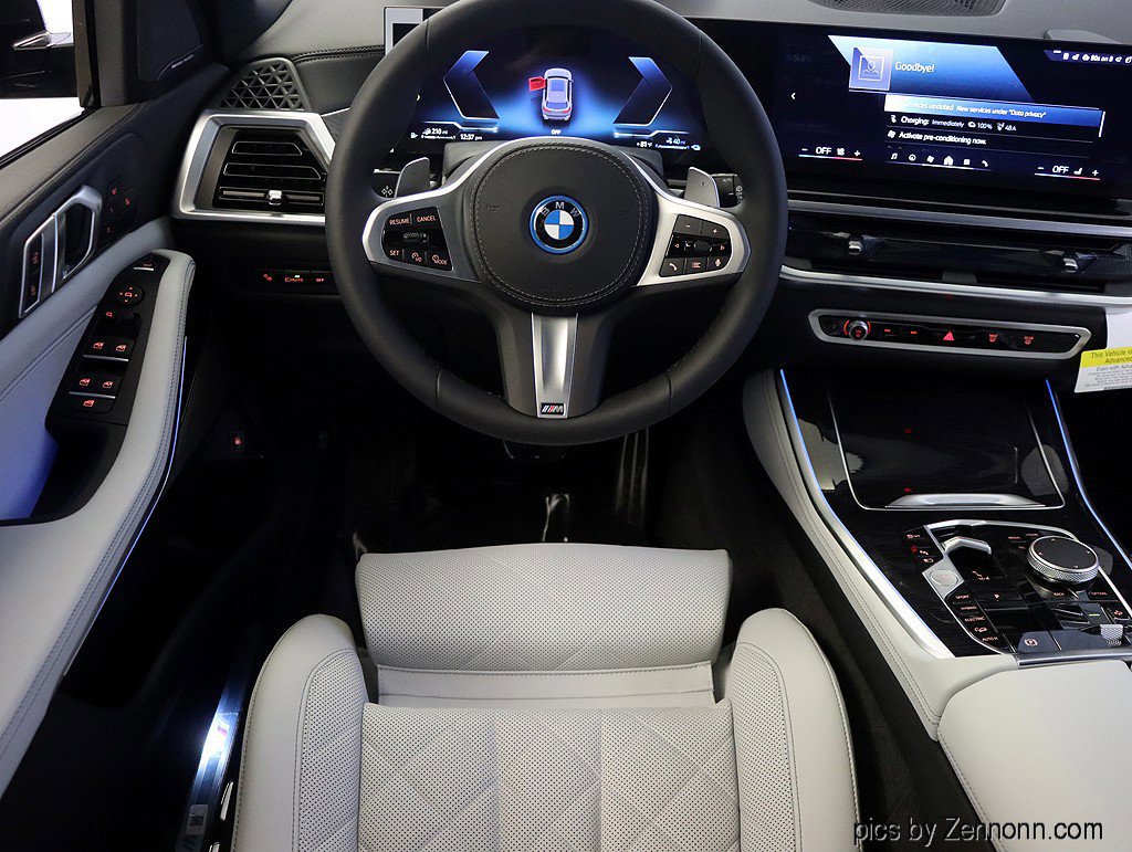 Used 2026 BMW X5 xDrive50e w/ M Sport Package image 14