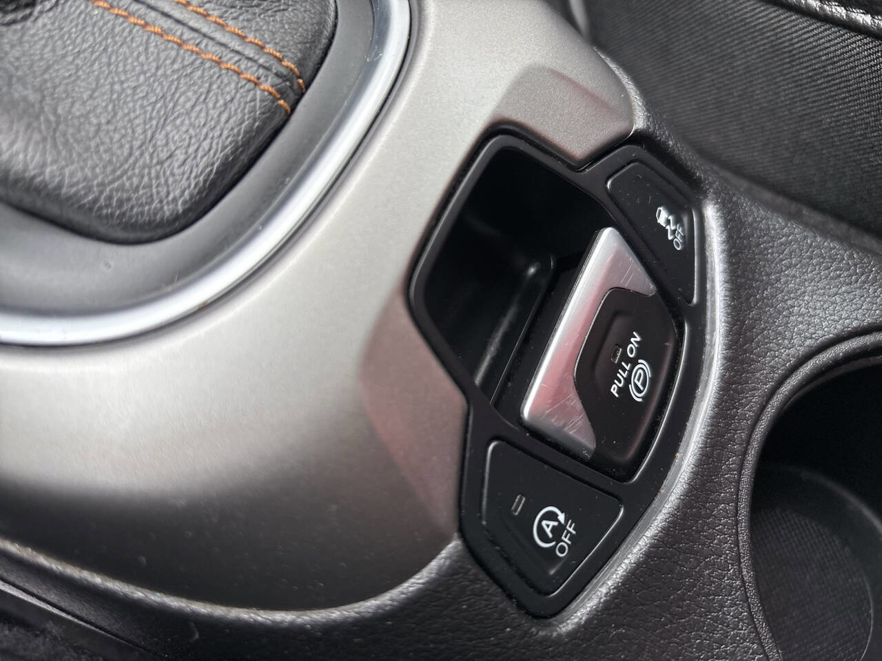 Used 2018 Jeep Compass Latitude w/ Cold Weather Group image 14