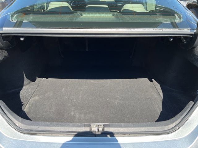 Used 2019 Toyota Camry SE w/ Convenience Package image 11