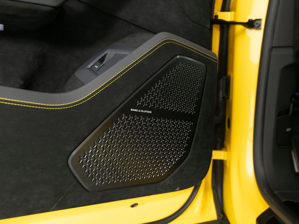 Used 2023 Lamborghini Urus Performante image 13