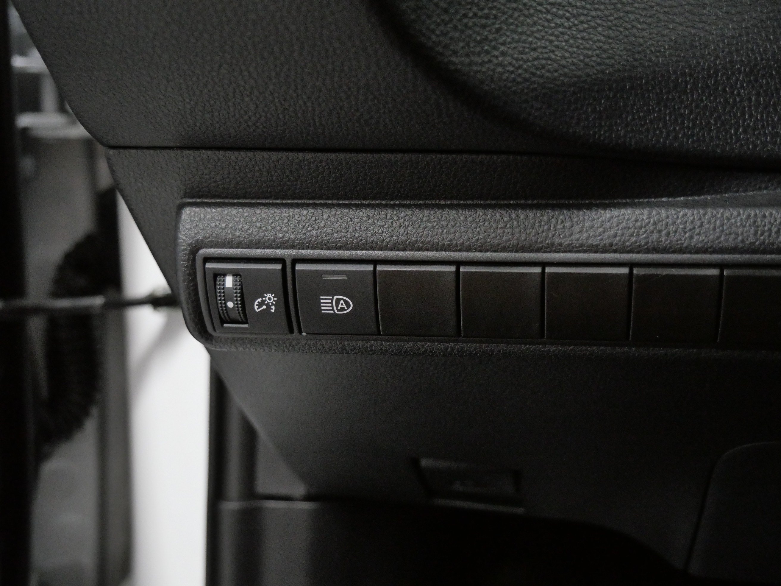 Certified 2025 Toyota Corolla LE FWD image 27