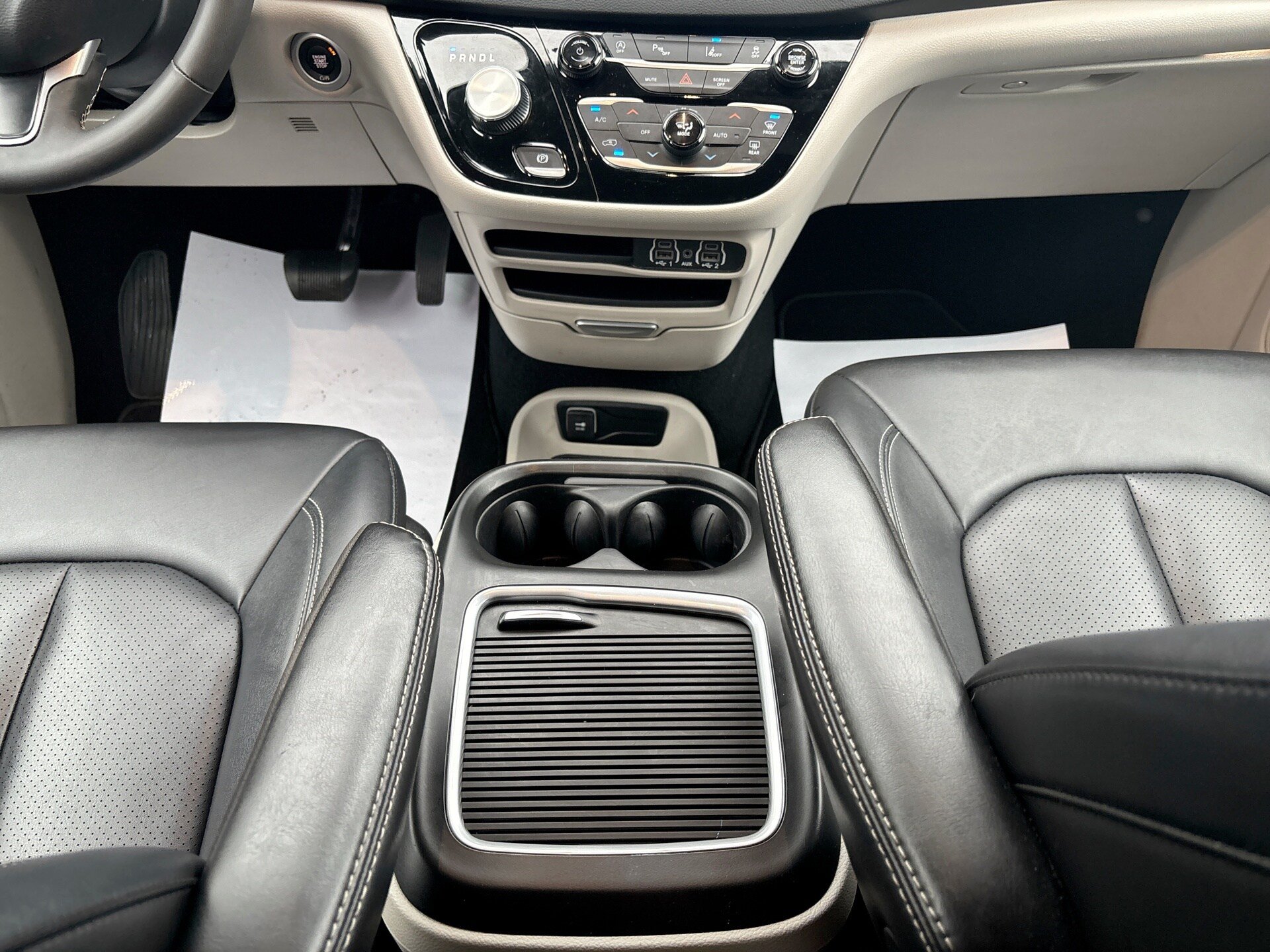 Used 2024 Chrysler Pacifica Touring-L FWD image 31