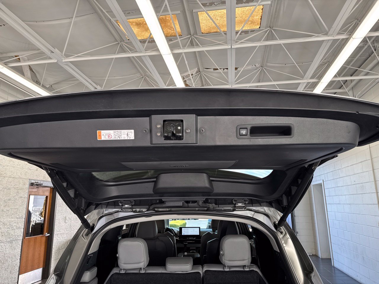 Certified 2026 Toyota Sienna XLE FWD image 11