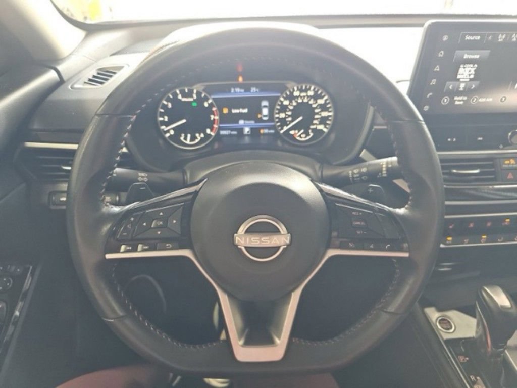 Used 2023 Nissan Altima 2.5 SR w/ SR Premium Package FWD image 11