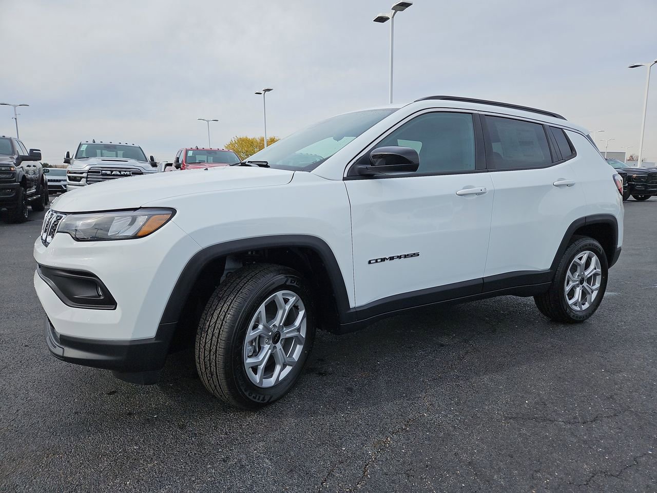 New 2026 Jeep Compass Latitude image 3