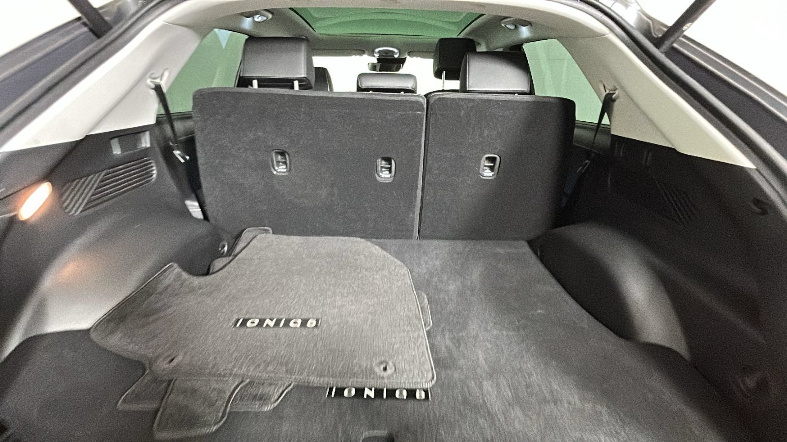 Used 2023 Hyundai Ioniq 5 Limited w/ Cargo Package RWD image 34