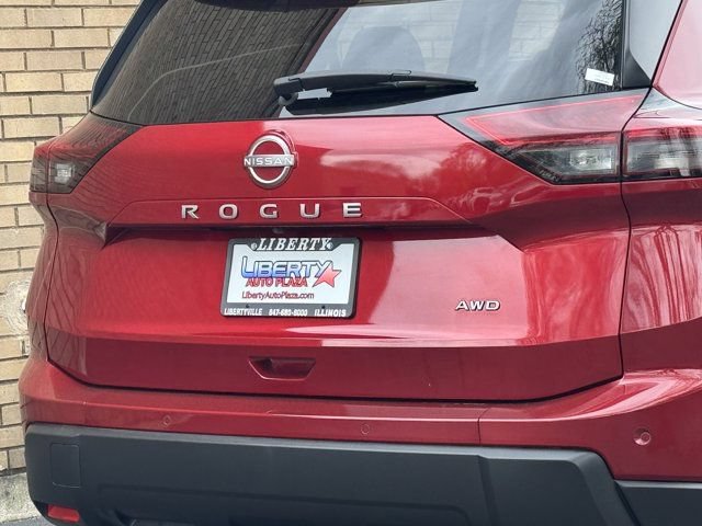 Used 2025 Nissan Rogue S AWD/4WD image 8