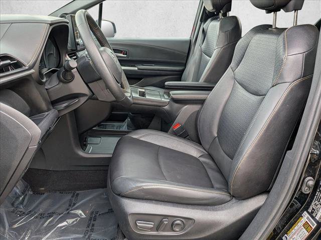 Used 2025 Toyota Sienna XLE Woodland Edition image 19