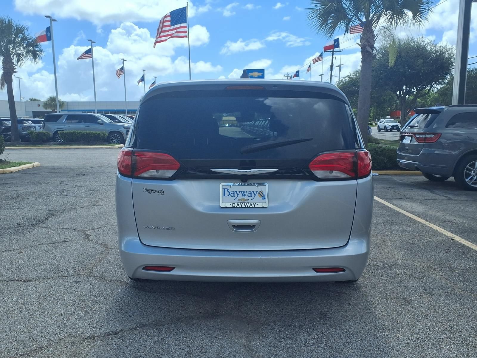 Used 2023 Chrysler Voyager LX FWD image 23