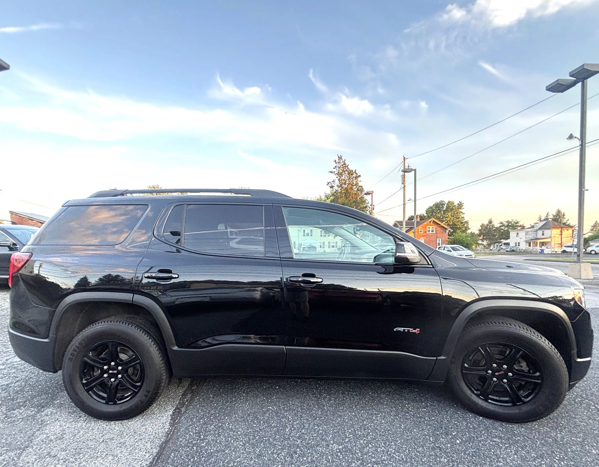 Used 2021 GMC Acadia AT4 w/ Technology Package AWD/4WD image 6