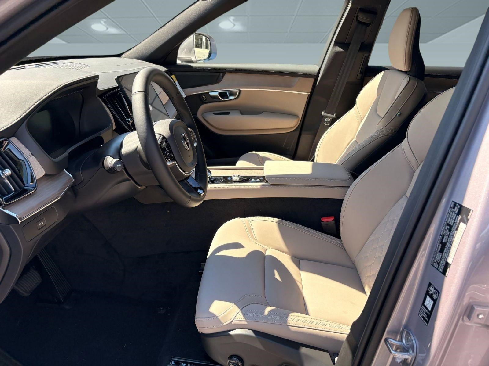 Used 2026 Volvo XC90 B6 Plus w/ Protection Package Premier AWD/4WD image 5