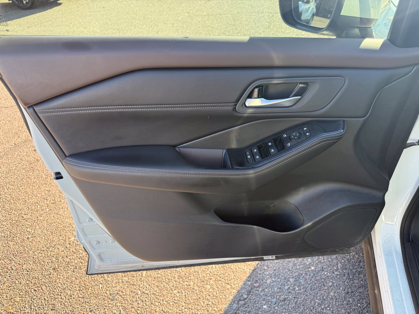 Used 2023 Nissan Rogue SV w/ SV Premium B Package FWD image 15