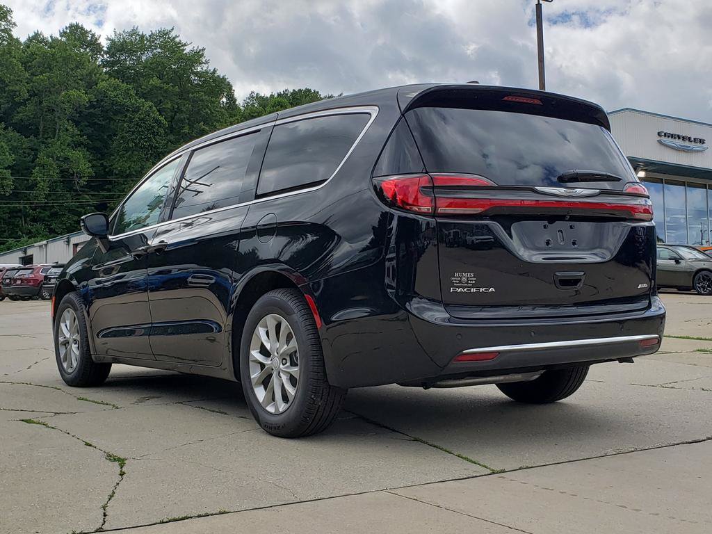 New 2026 Chrysler Pacifica Select AWD/4WD image 5