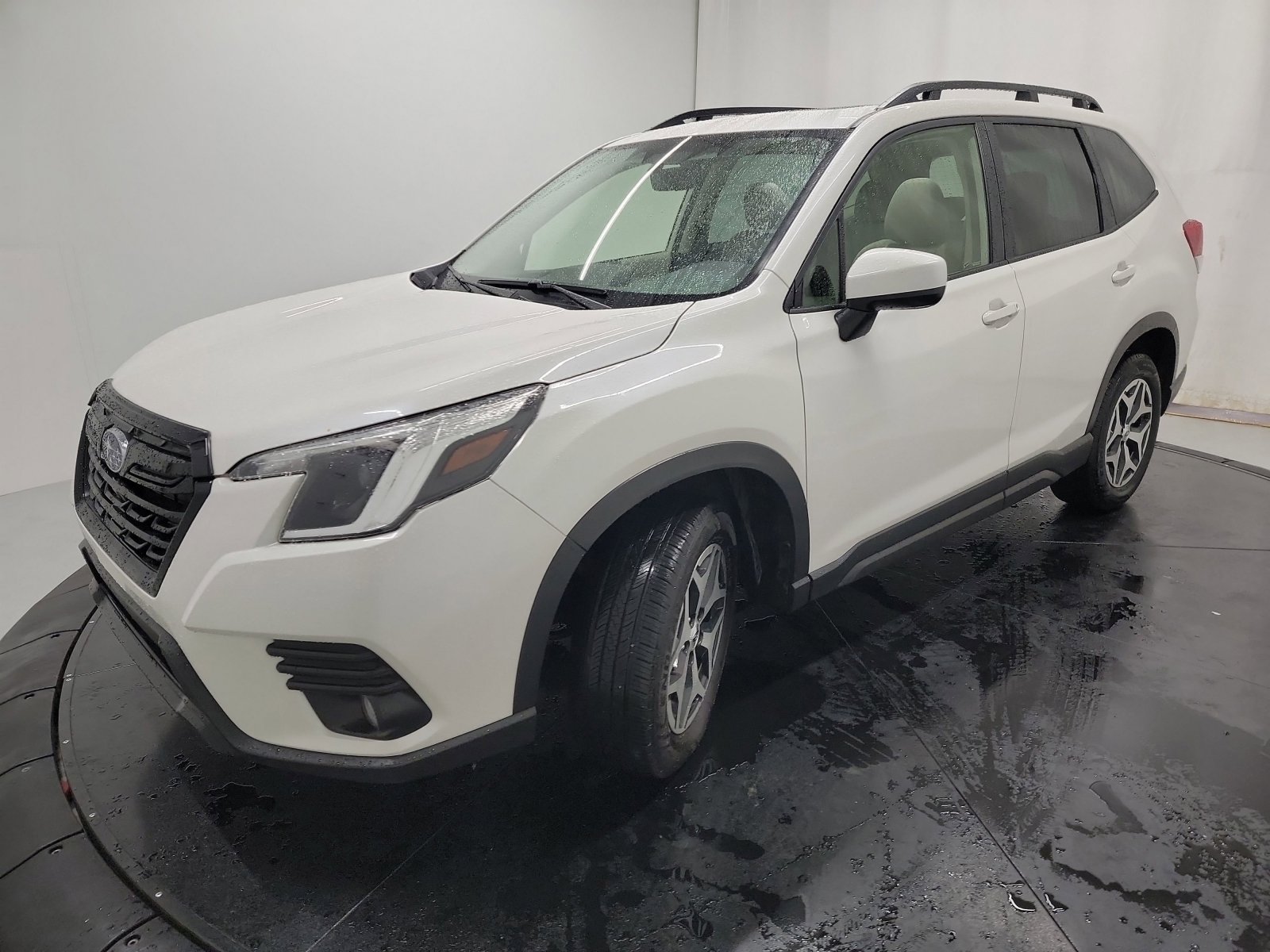 Used 2022 Subaru Forester Premium image 3