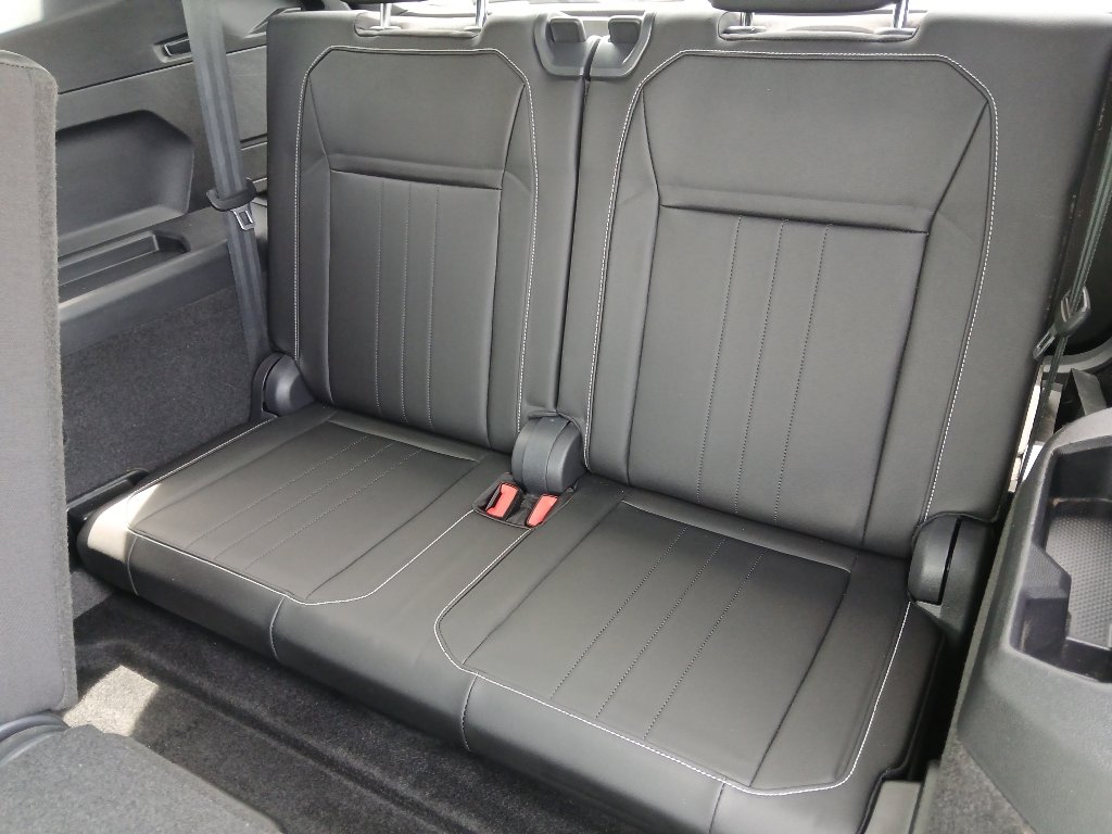 Used 2023 Volkswagen Tiguan SE R-Line FWD image 17