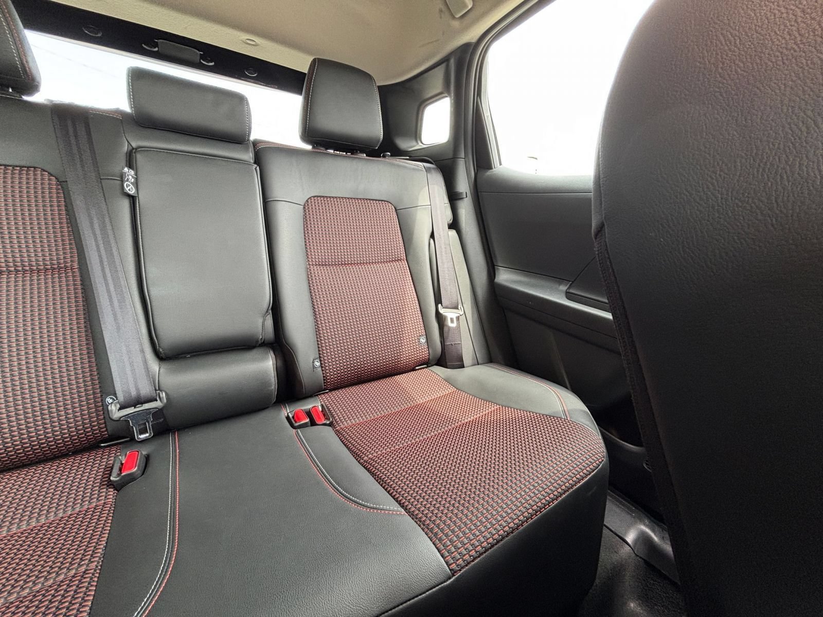 Used 2026 Nissan Kicks SR AWD/4WD image 35
