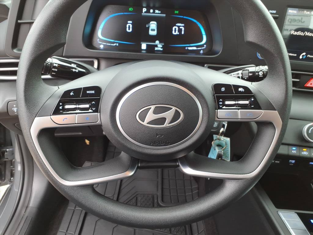Used 2026 Hyundai Elantra SE FWD image 22