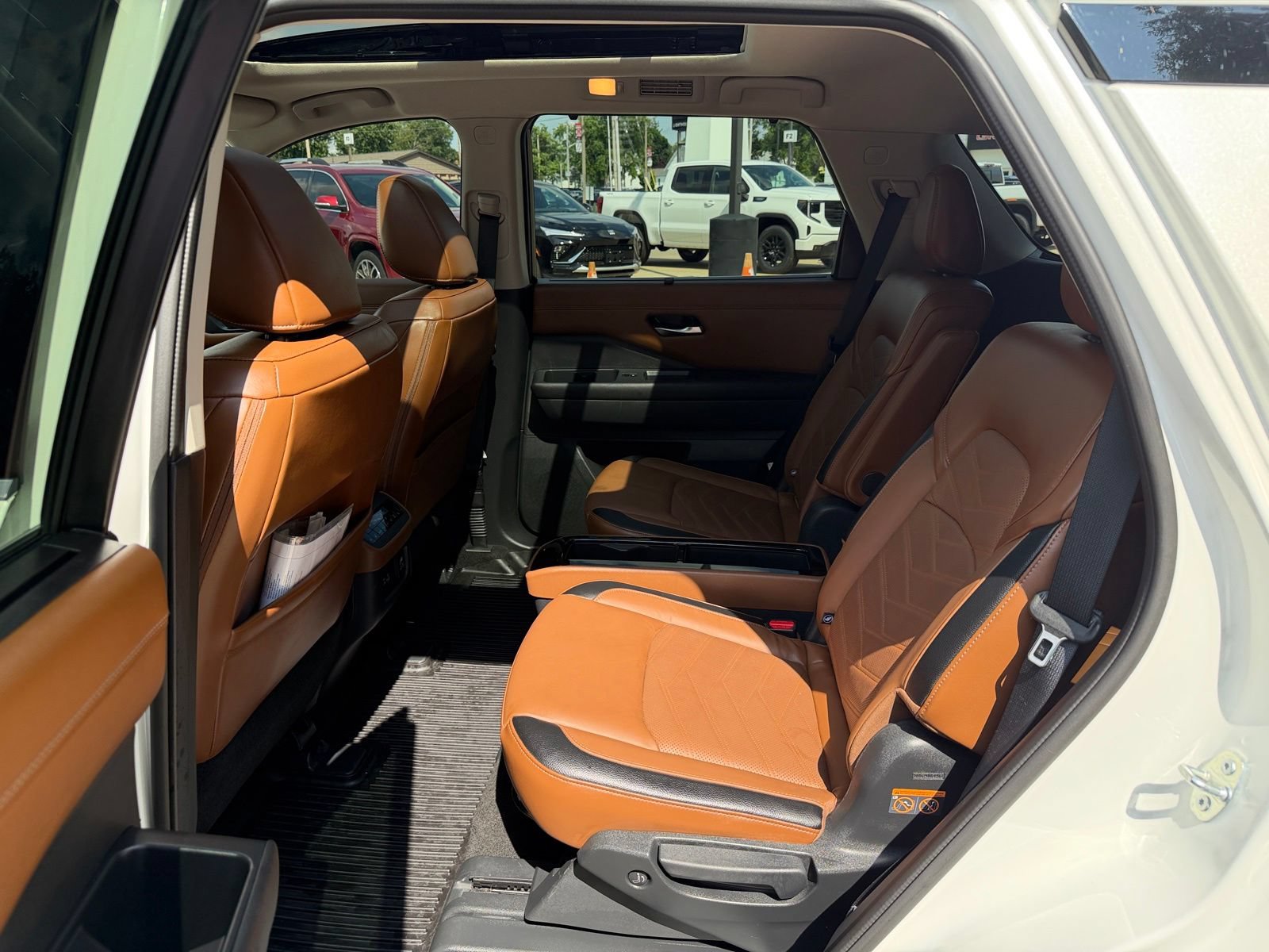 Used 2024 Nissan Pathfinder Platinum AWD/4WD image 5