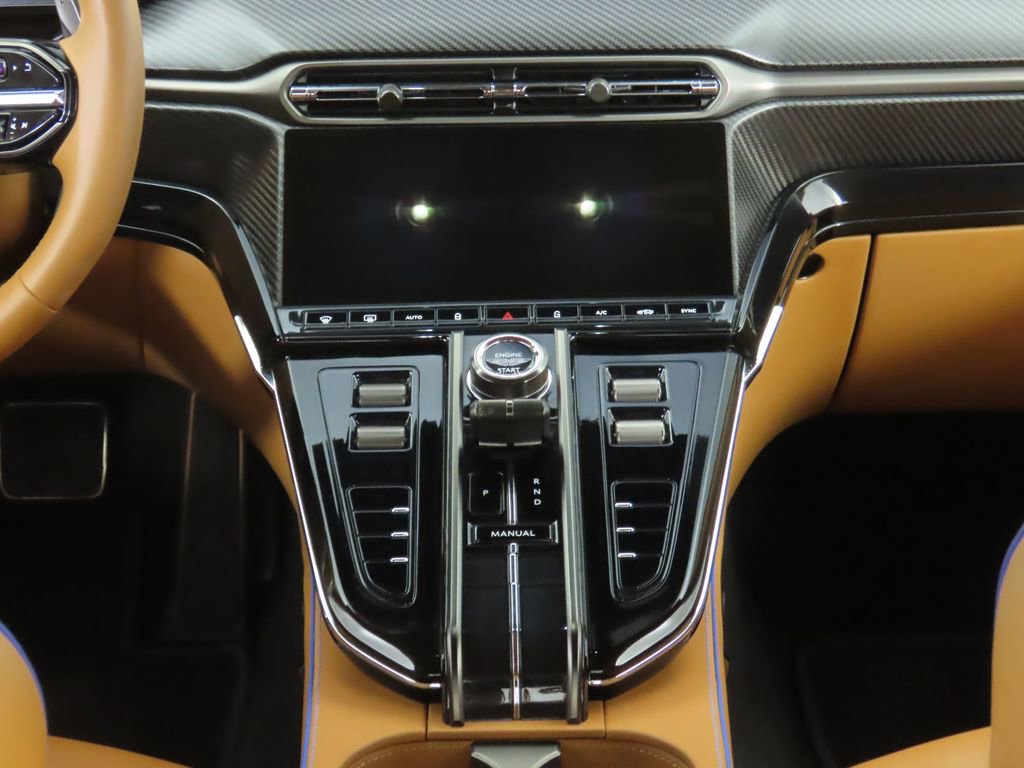 Used 2025 Aston Martin V8 Vantage Coupe image 14