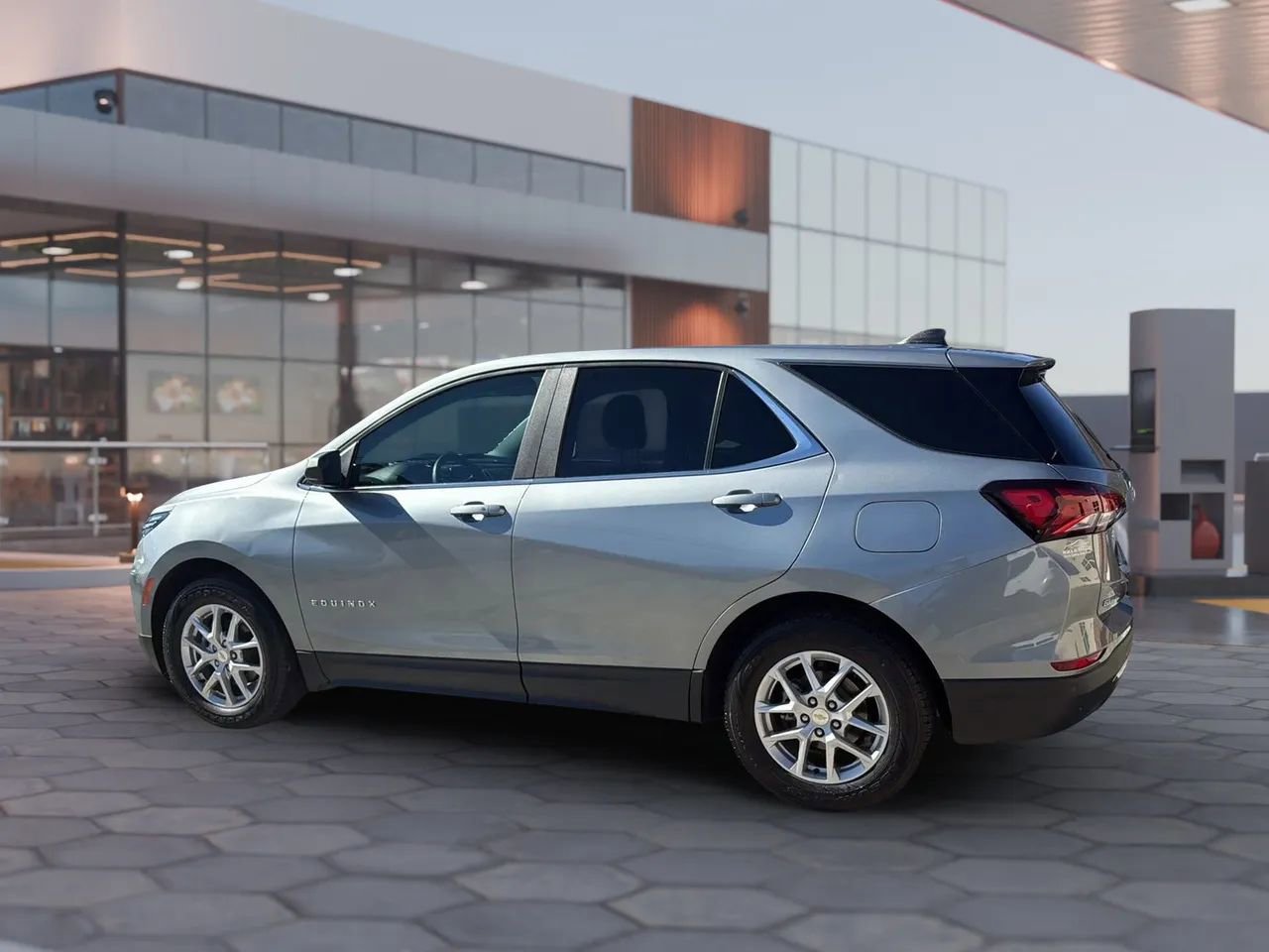 Used 2023 Chevrolet Equinox LT image 3