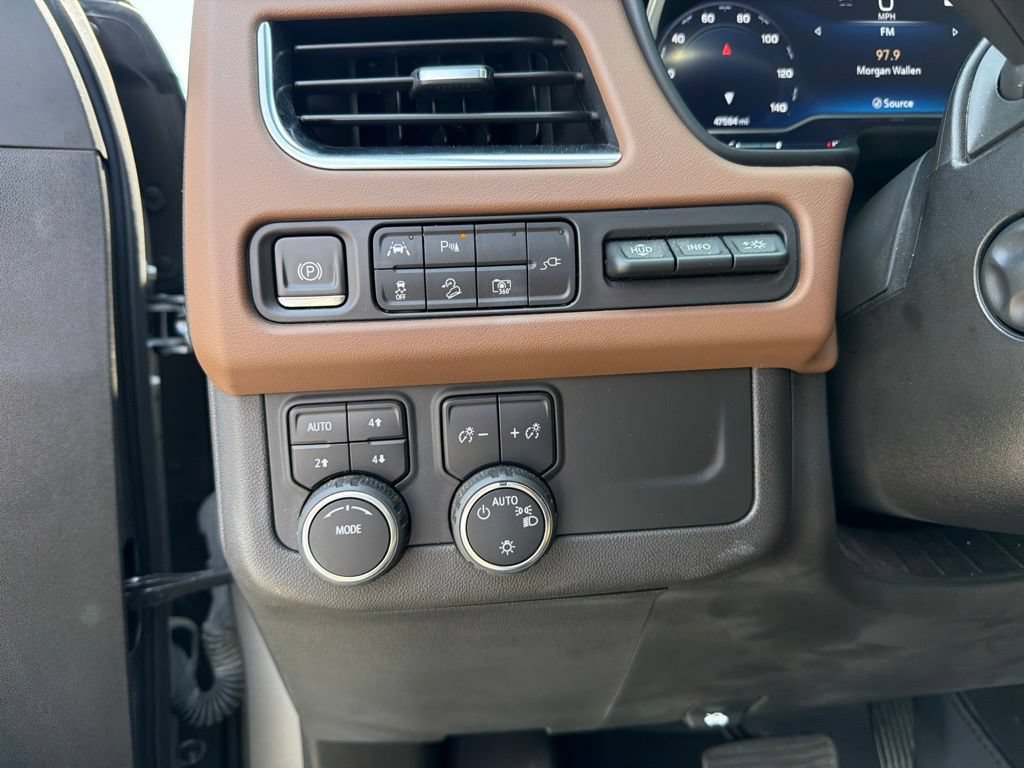 Used 2022 Chevrolet Tahoe High Country w/ Premium Package 2 AWD/4WD image 19