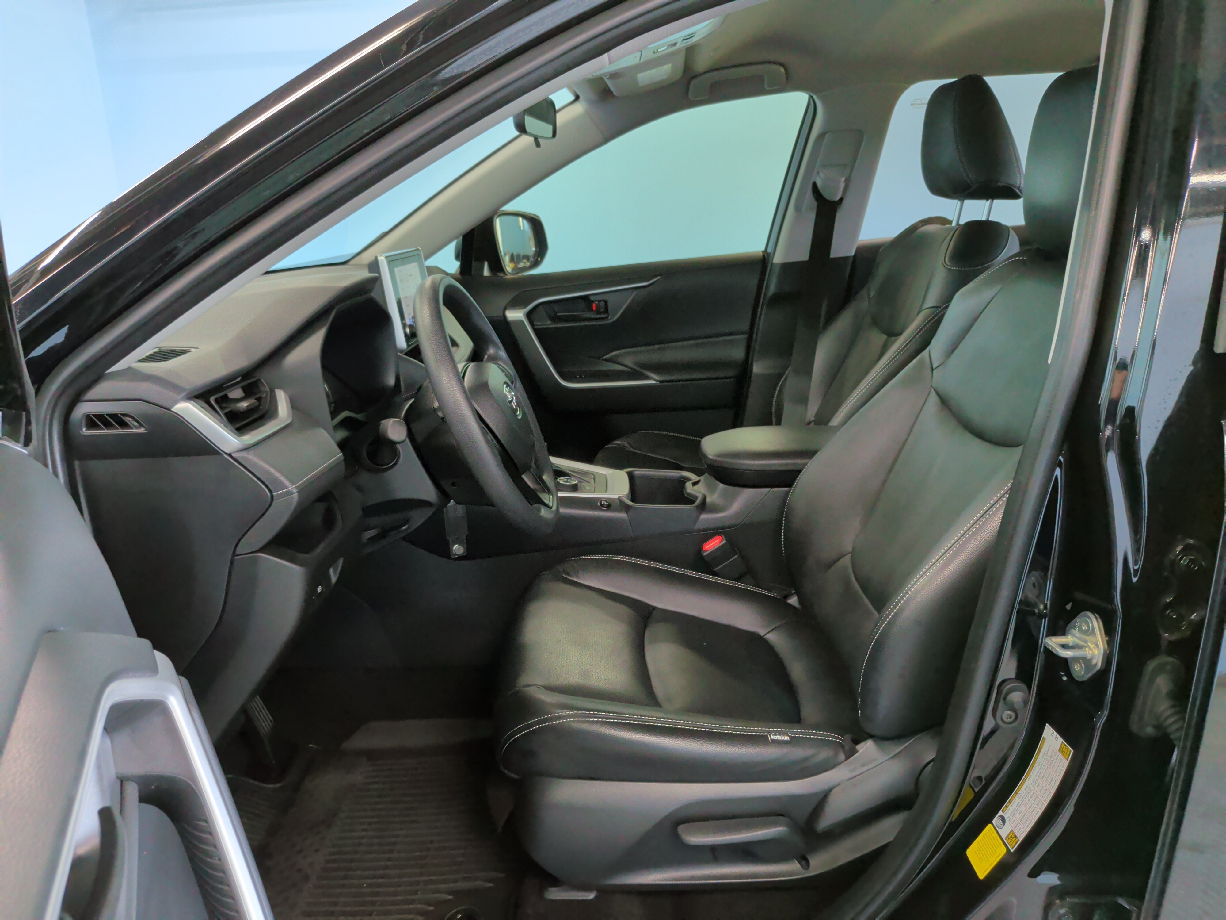 Certified 2025 Toyota RAV4 LE AWD/4WD image 27
