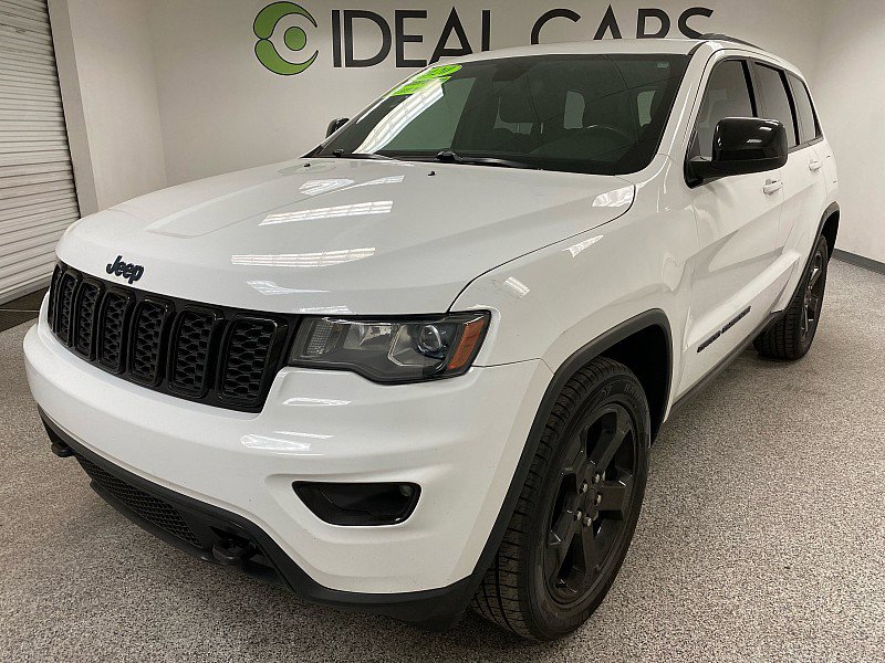 Used 2020 Jeep Grand Cherokee Laredo image 1