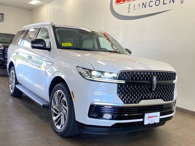 New 2027 Lincoln Navigator Premiere AWD/4WD image 2