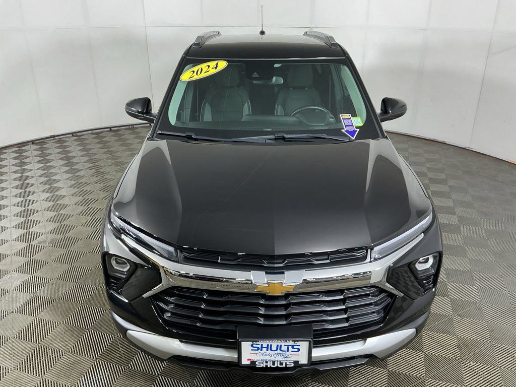 Used 2024 Chevrolet TrailBlazer LT w/ LT Cold Weather Package AWD/4WD image 3