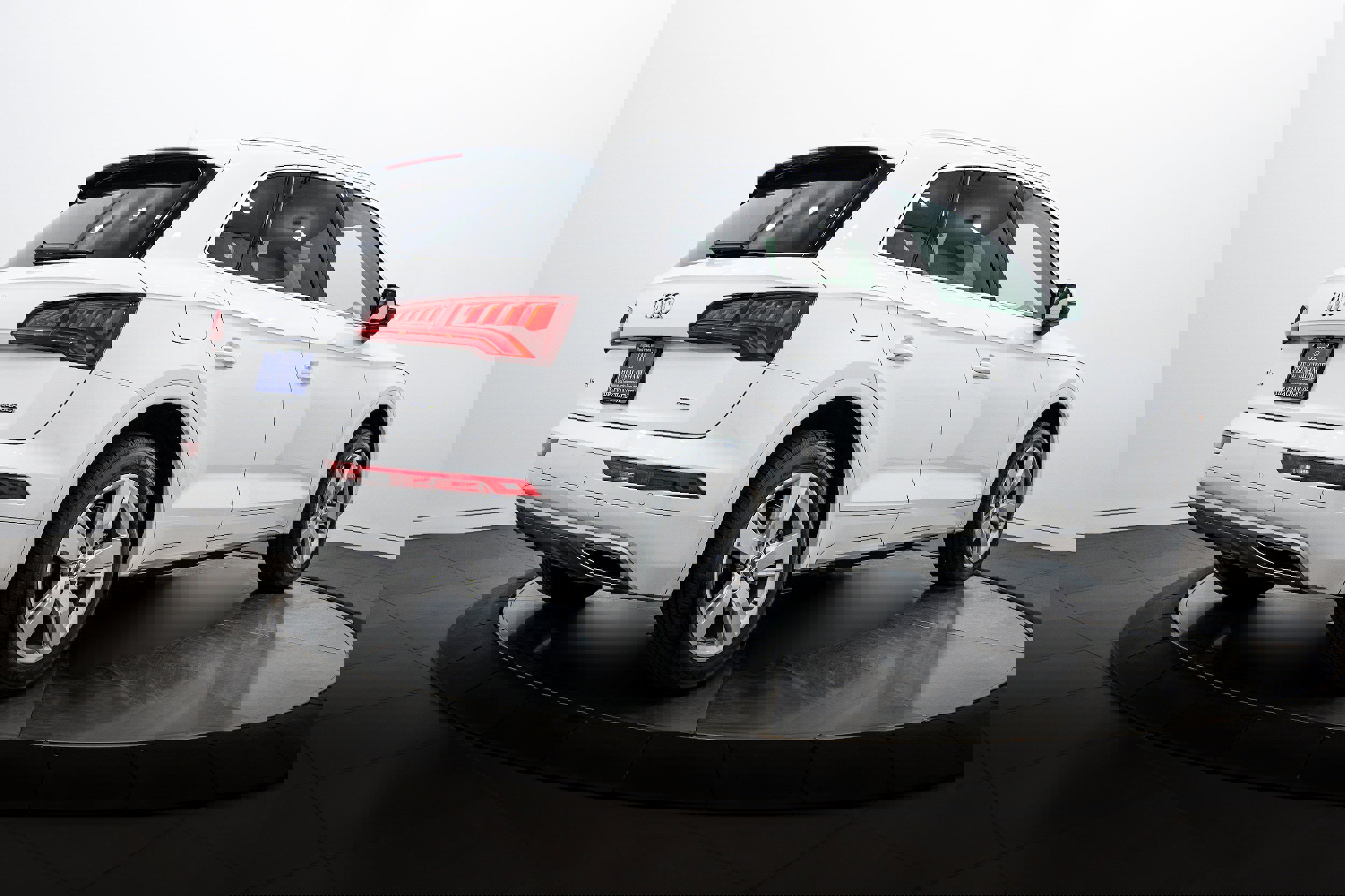 Certified 2019 Audi Q5 2.0T Premium Plus w/ Premium Plus Package AWD/4WD image 4