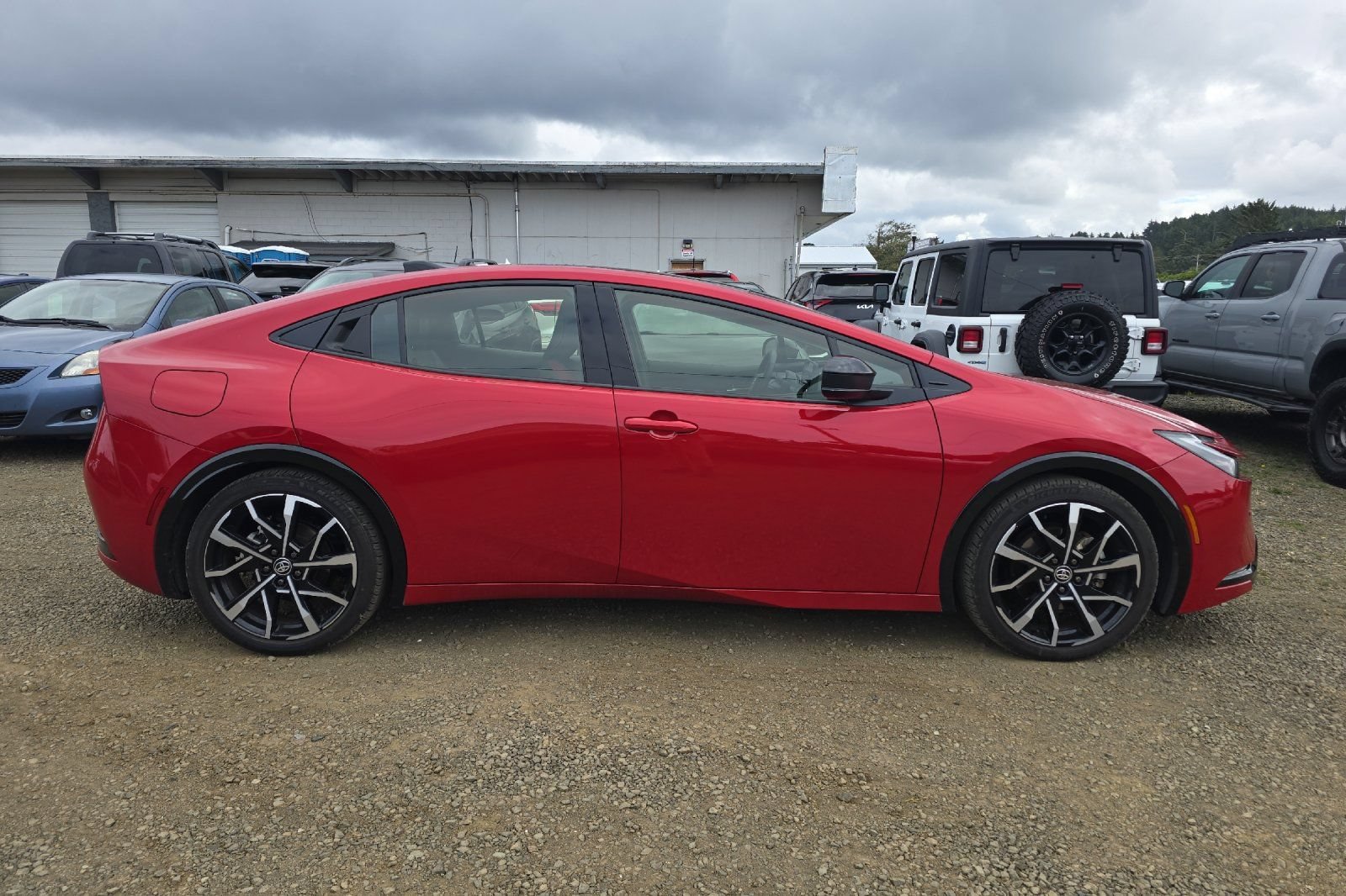 Used 2026 Toyota Prius Plug-In Hybrid FWD image 4