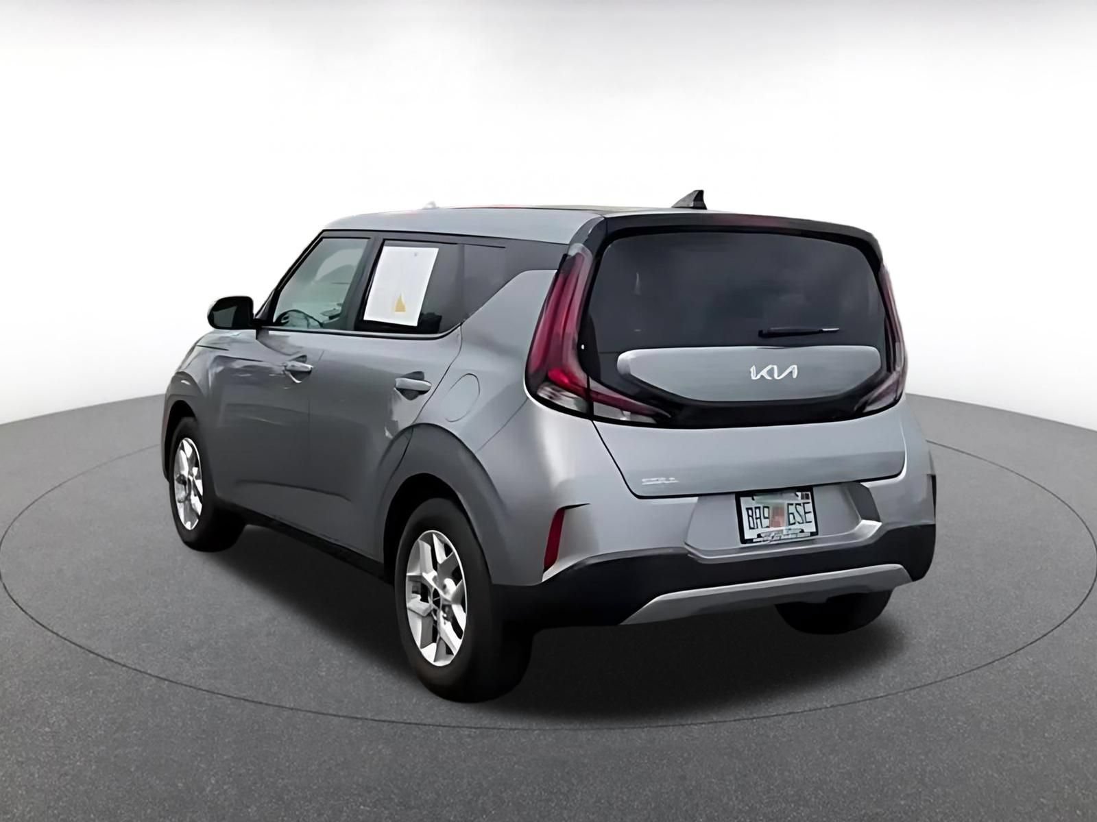 Used 2025 Kia Soul LX w/ LX Technology Package FWD image 9
