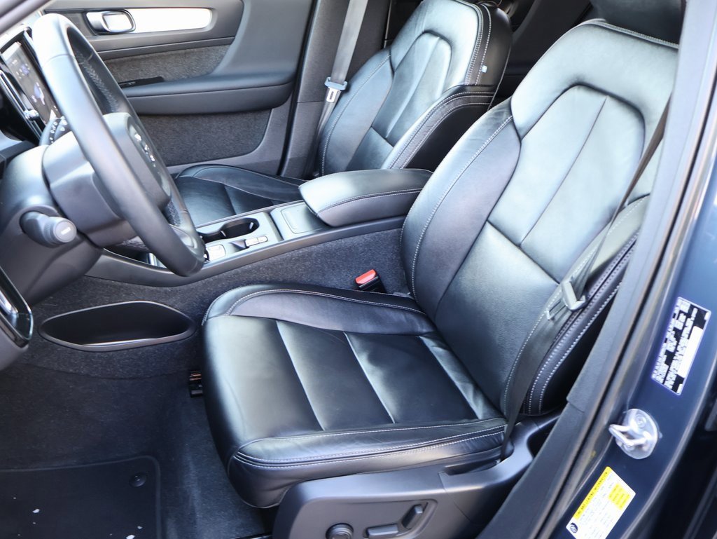 Used 2022 Volvo XC40 T5 Momentum image 43
