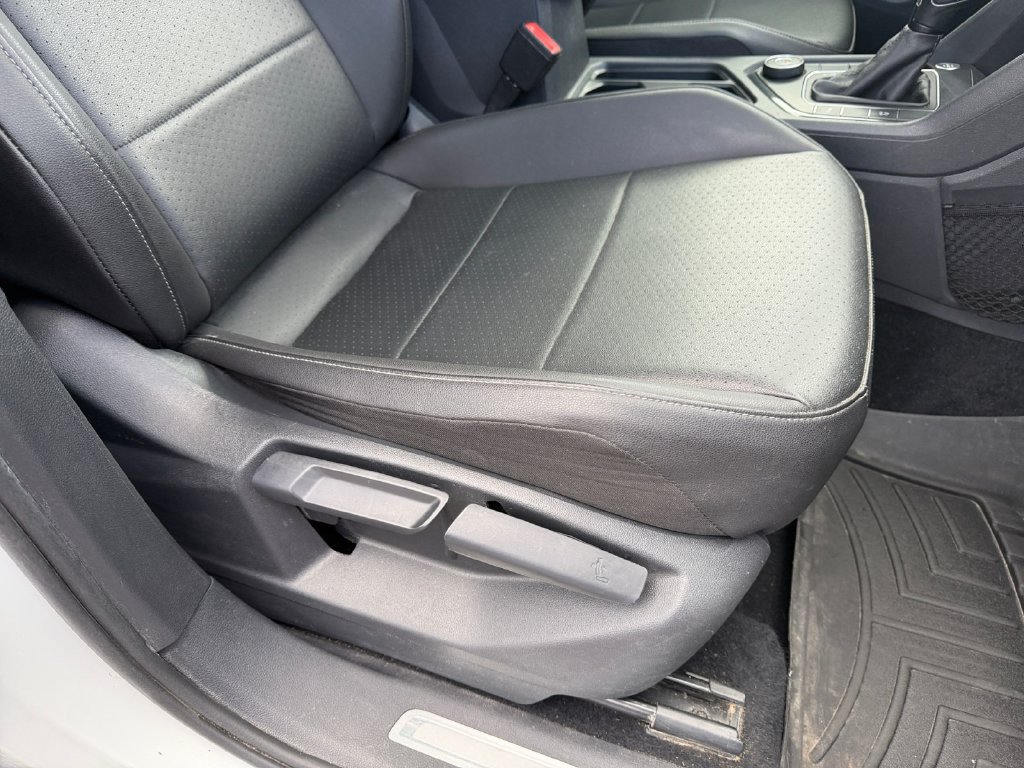 Used 2020 Volkswagen Tiguan SE R-Line AWD/4WD image 19