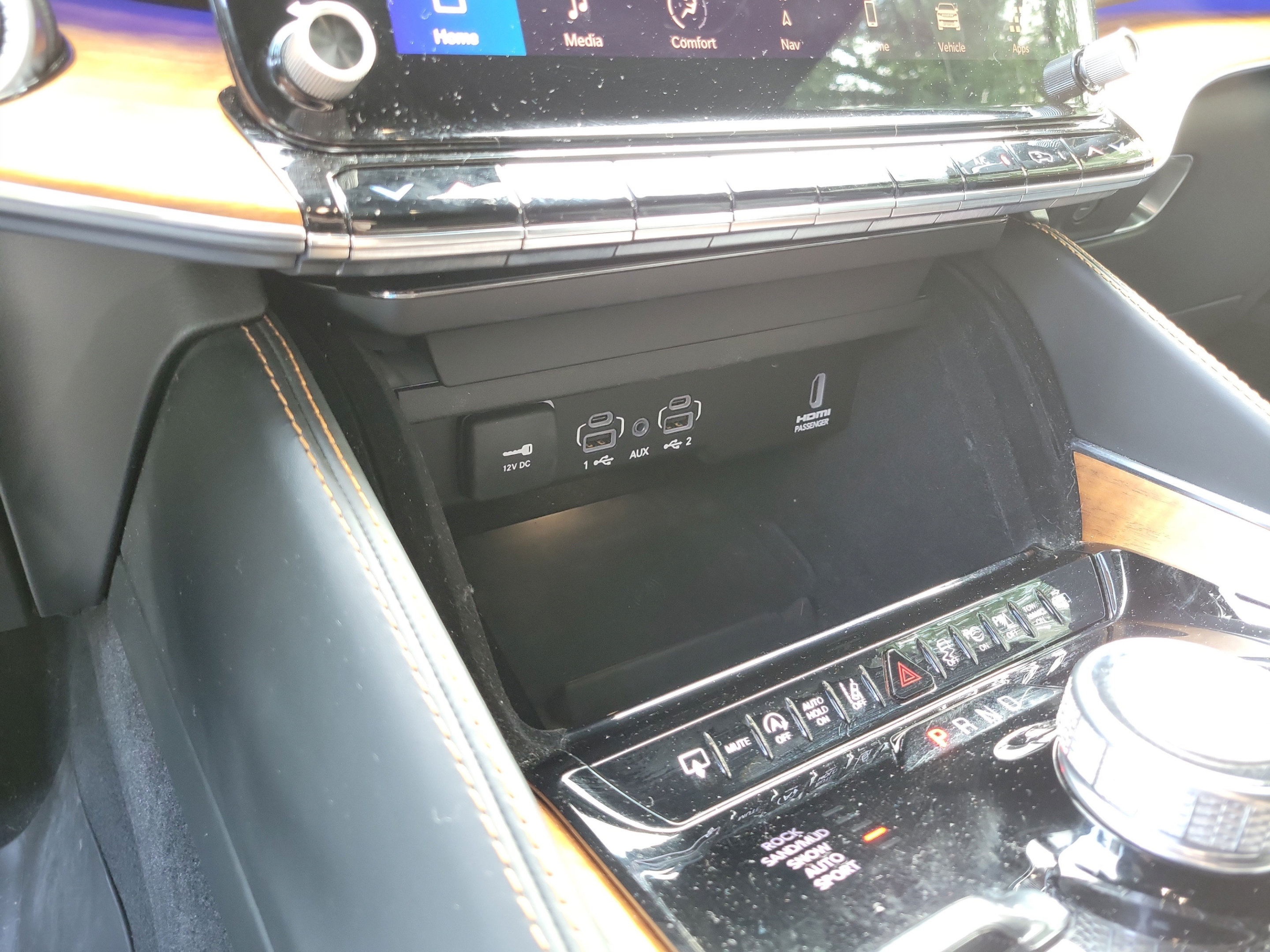 Certified 2024 Jeep Grand Wagoneer Series III AWD/4WD image 18