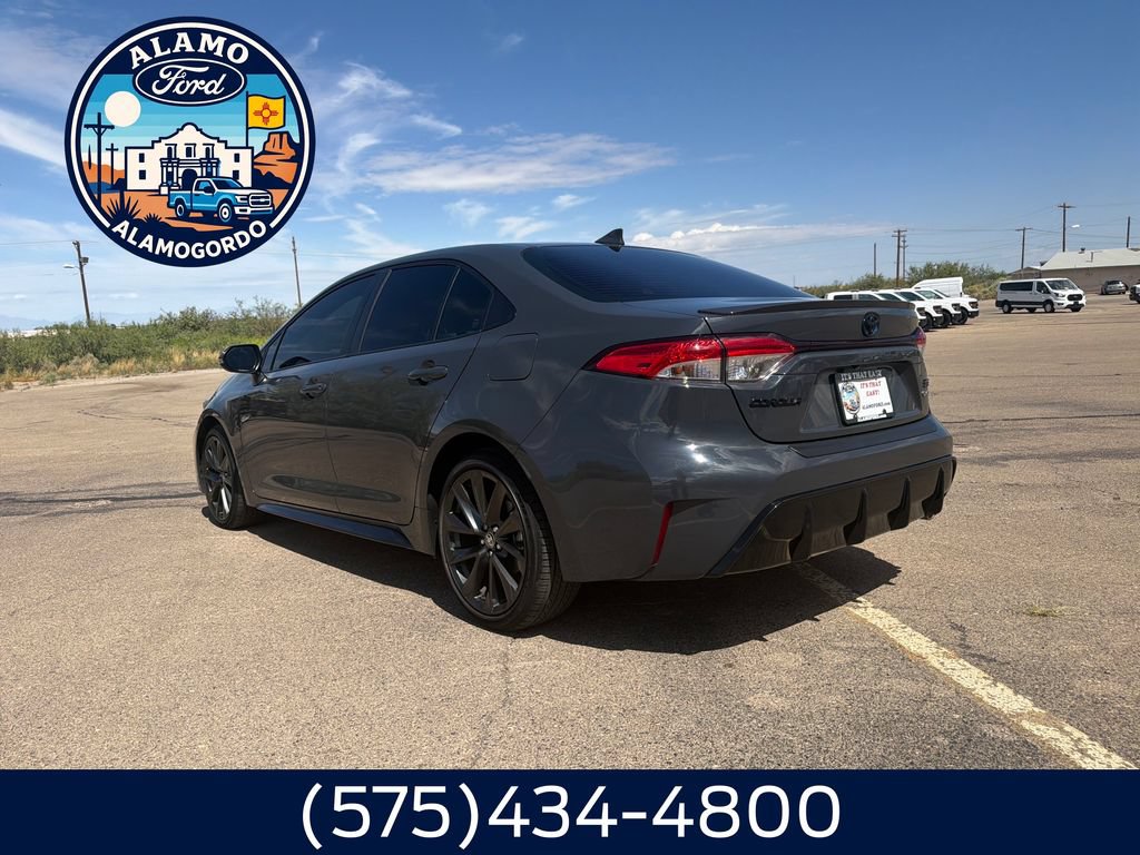 Used 2025 Toyota Corolla SE FWD image 3