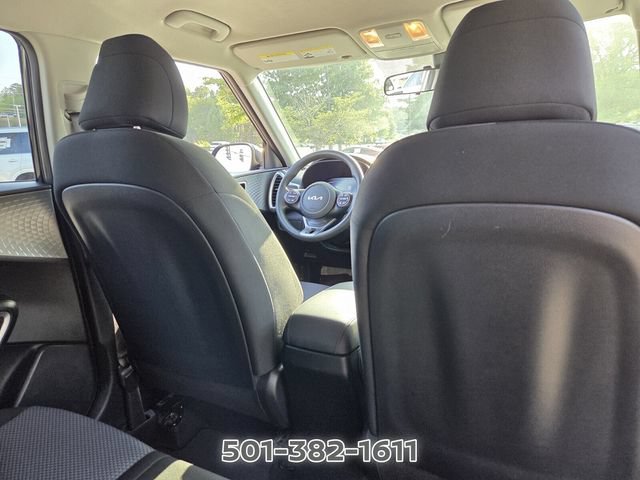 Used 2025 Kia Soul LX w/ LX Technology Package FWD image 16