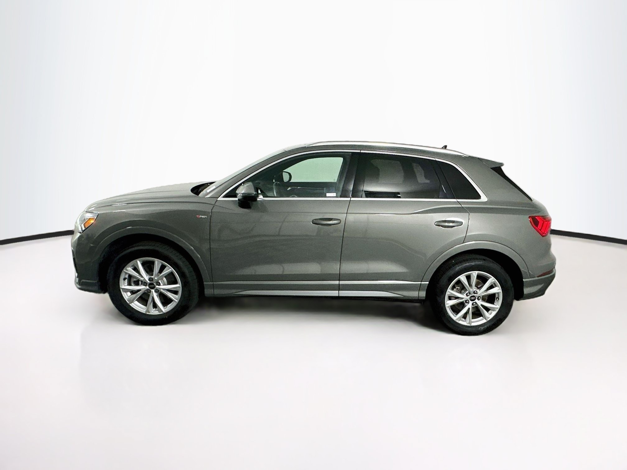 Used 2025 Audi Q3 2.0T Premium AWD/4WD image 4