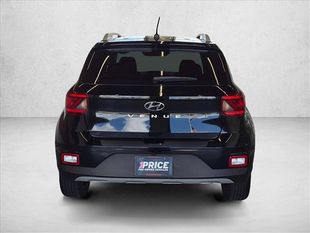 Used 2023 Hyundai Venue SEL FWD image 7