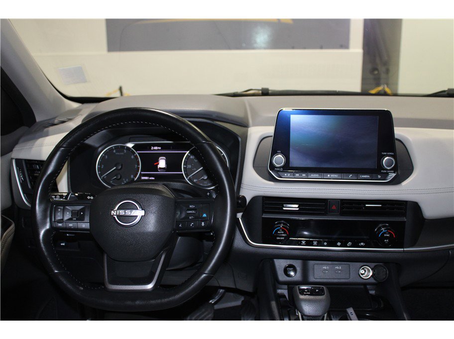 Used 2025 Nissan Rogue SV image 15