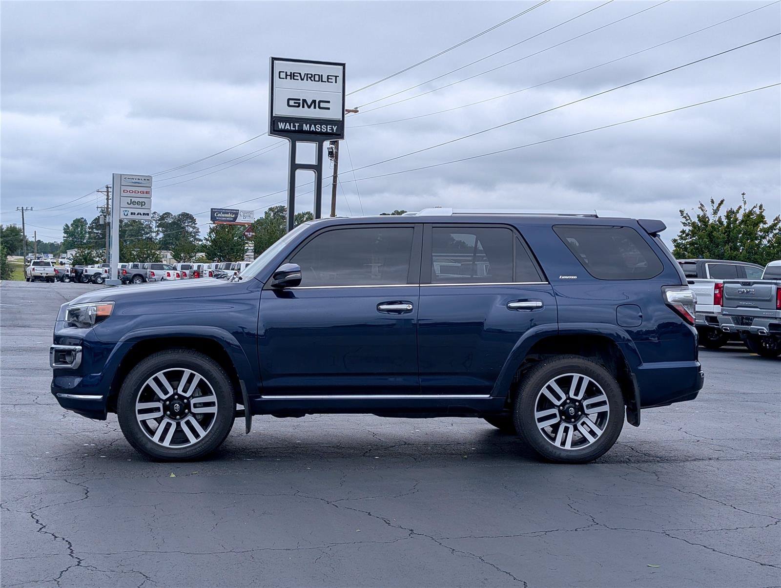 Used 2023 Toyota 4Runner Limited AWD/4WD image 2