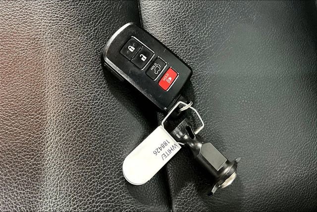 Used 2016 Toyota RAV4 SE image 32