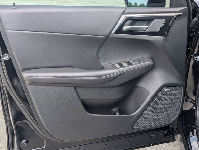 Used 2025 Mitsubishi Outlander SE image 10