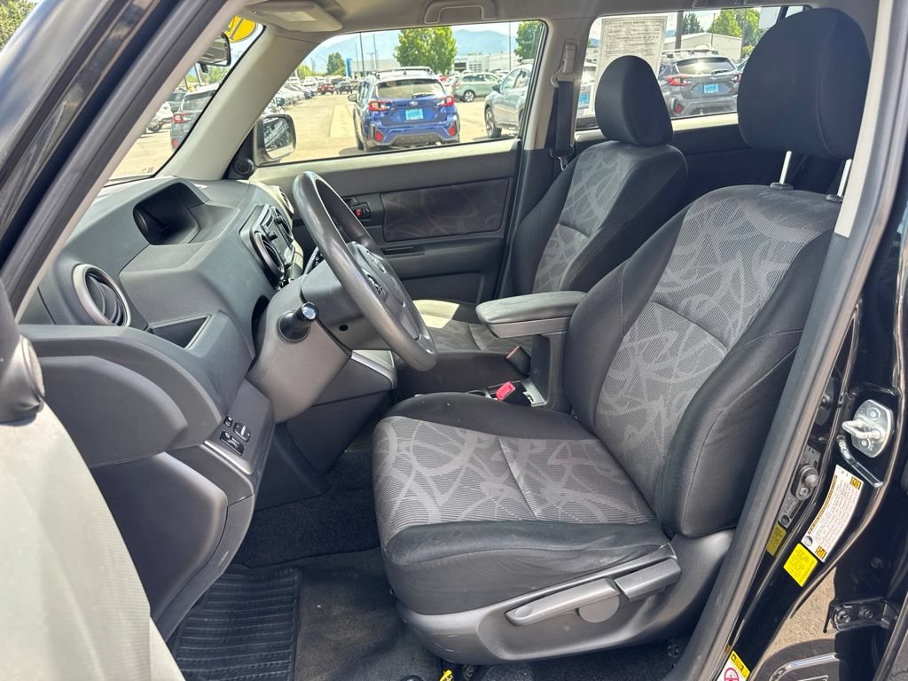Used 2014 Scion xB FWD image 10