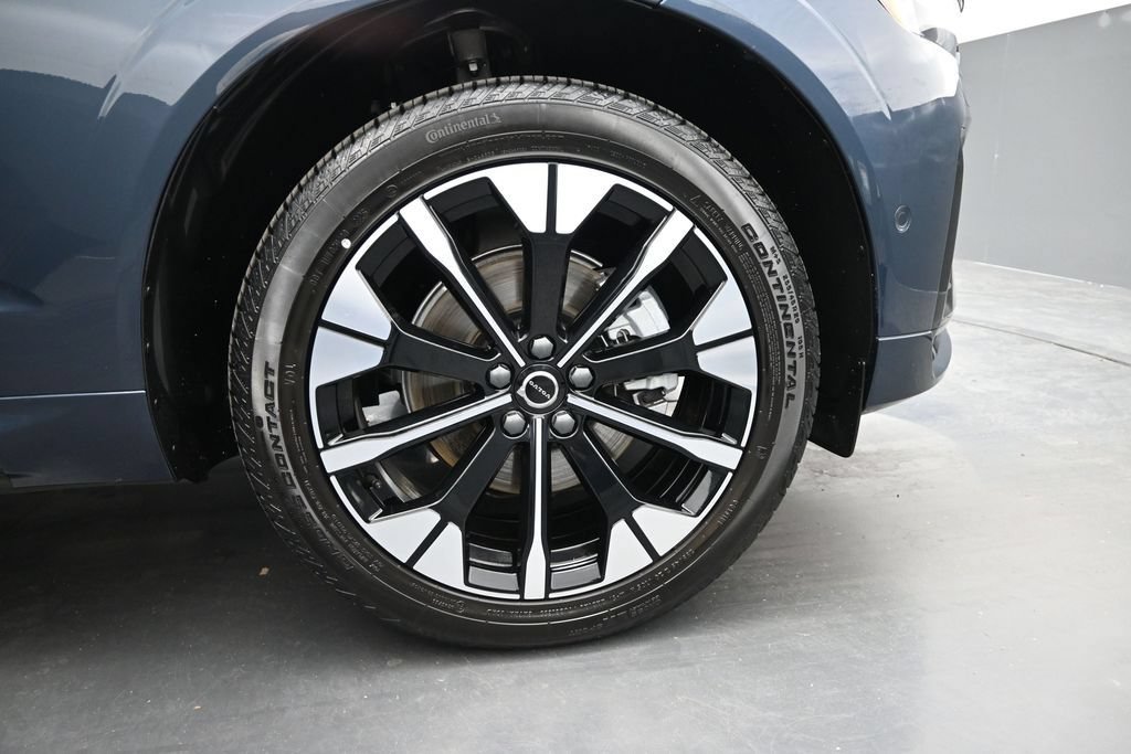 New 2026 Volvo XC60 B5 Plus w/ Climate Package AWD/4WD image 16