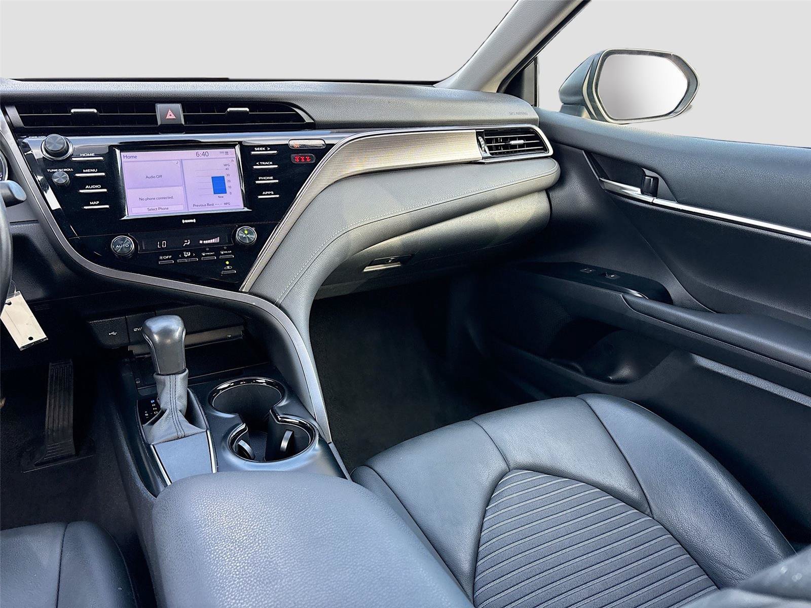 Used 2020 Toyota Camry SE FWD image 25