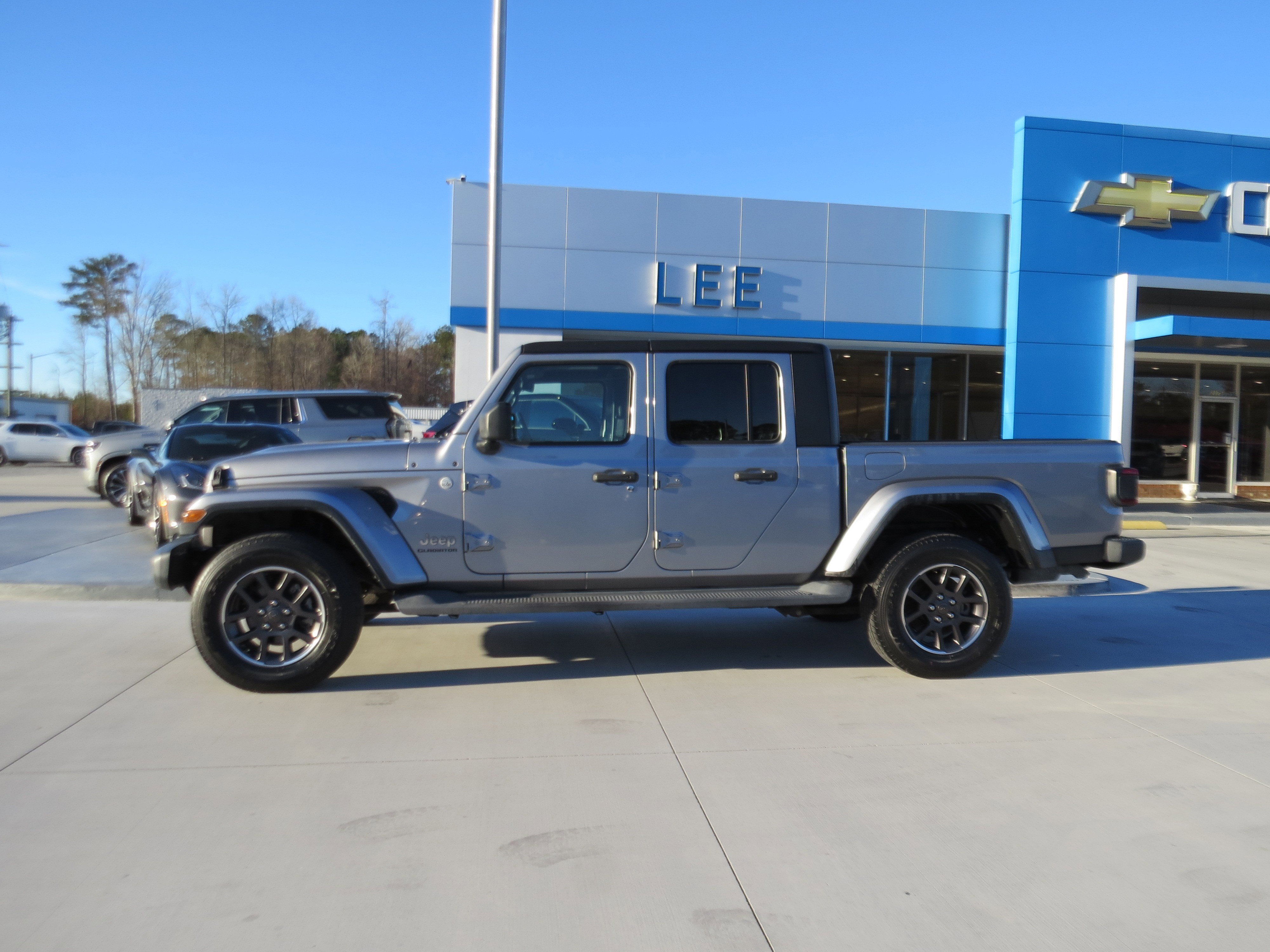 Used 2020 Jeep Gladiator Overland w/ LED Lighting Group image 2